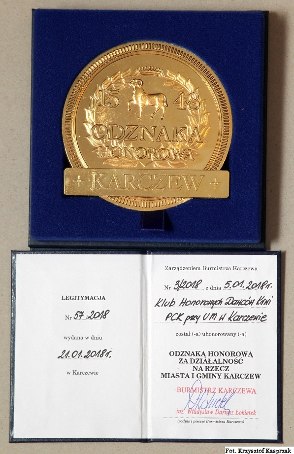 Uhonorowanie Klubu odznaką “Za działalność na rzecz Miasta i Gminy Karczew” podczas uroczystej sesji Rady Miejskiej w Karczewie w dniu 21 stycznia 2018 r.